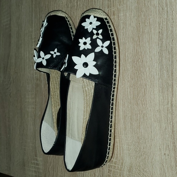 NWOT  Michael Micheal Kors boat leather shoes.8. - Picture 3 of 7